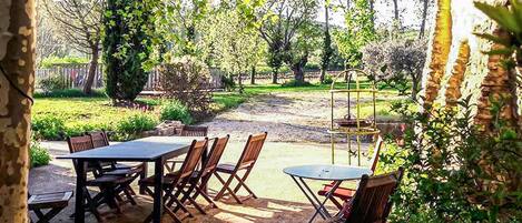 تناول الطعام بالخارج