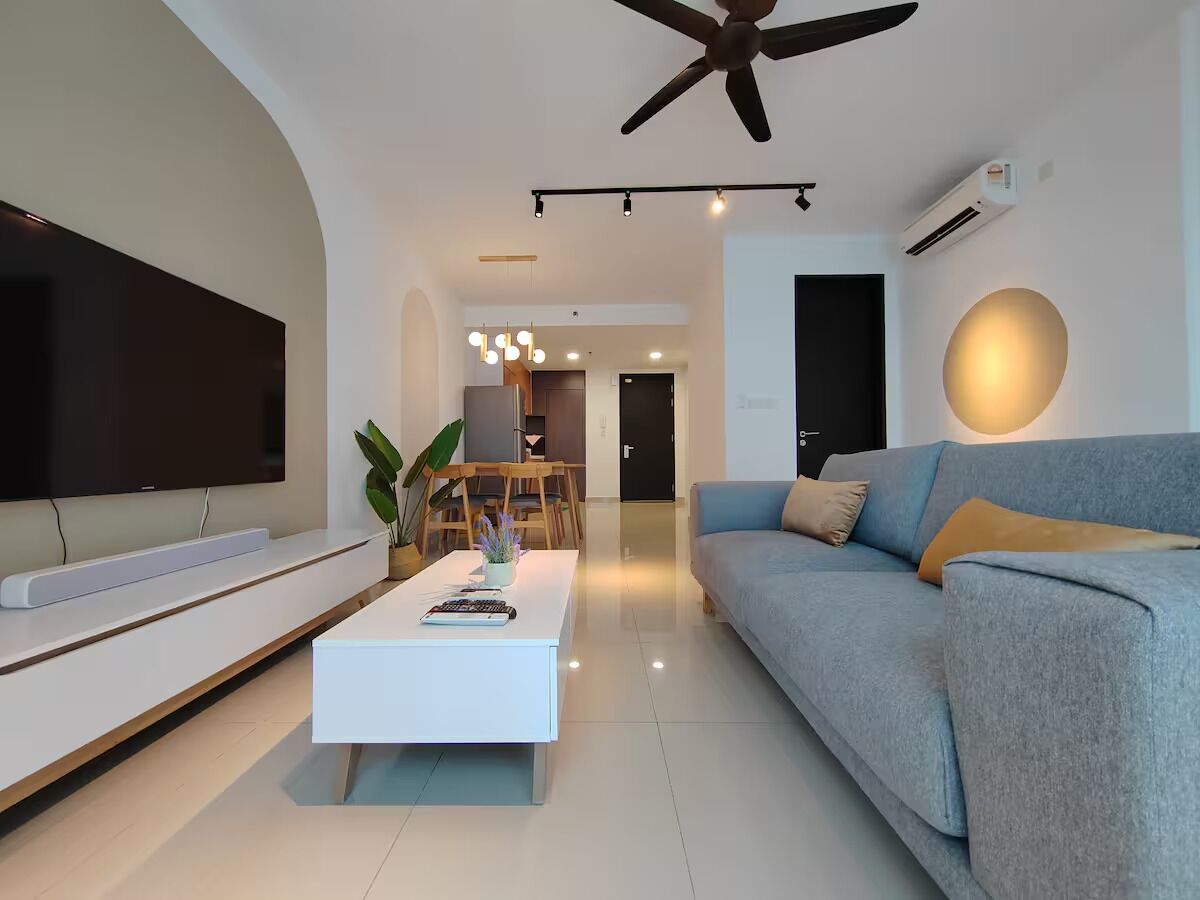 Deluxe Studio, 2 Queen Beds, Balcony, City View | Living area | 35-inch TV with cable channels