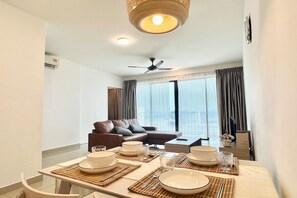 Superior Apartment, 2 Bedrooms, Balcony, City View | In-room dining - Trefoil @ Setia City Condotel (Shah Alam)