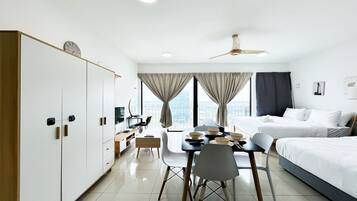 Deluxe Studio, 2 Queen Beds, Balcony, City View | Living area