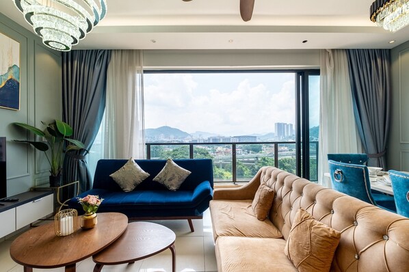 Superior Apartment, 4 Bedrooms, Balcony, City View | Living area