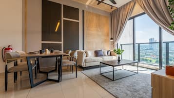 Superior Apartment, 2 Bedrooms, Balcony, City View | Ruang tamu