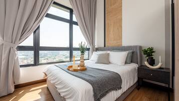 Superior Apartment, 2 Bedrooms, Balcony, City View | Meja, ruang kerja komputer riba, seterika/papan seterika, Wi-fi percuma