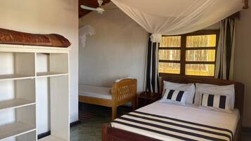 Comfort-Dreibettzimmer, Blick auf die Lagune | Schreibtisch, laptopgeeigneter Arbeitsplatz, VerdunkelungsvorhÀnge