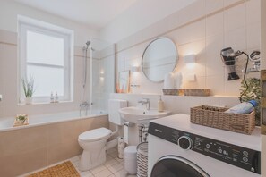 Dusche, Haartrockner, Handtücher
