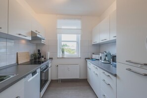 Kühlschrank, Ofen, Herdplatte, Geschirrspüler