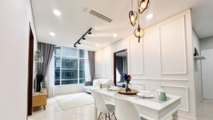 Ảnh chưa phân loại, 2 trong số 70 ảnh, nút