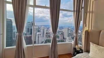 Desk, laptop workspace, iron/ironing board, free WiFi