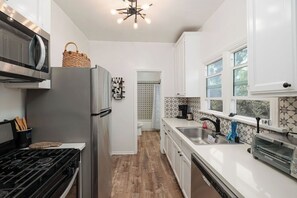 Fridge, microwave, oven, stovetop - Bright 2BD - Walking Distance to Great Food (Los Angeles)