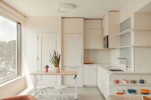 Fridge, microwave, dishwasher, coffee/tea maker