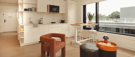 Fridge, microwave, dishwasher, coffee/tea maker