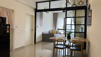 Superior Apartment, 1 Bedroom, Balcony, City View | In-room dining