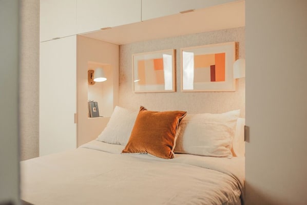Iron/ironing board, free WiFi, bed sheets