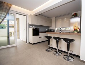 Fridge, microwave, oven, stovetop
