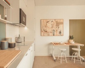 Fridge, microwave, dishwasher, coffee/tea maker