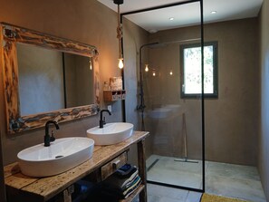 Dusche, Handtücher, Seife