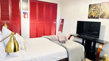 1 bedroom, iron/ironing board, free WiFi