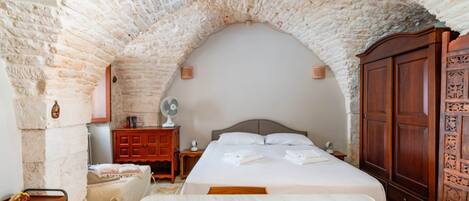 1 bedroom, iron/ironing board