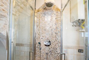 Shower, free toiletries, hair dryer, bidet - Monolocale del '700 by Rentbeat (Martina Franca)