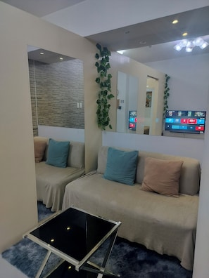 Condo, 1 Bedroom, Accessible, Private Pool | Living room