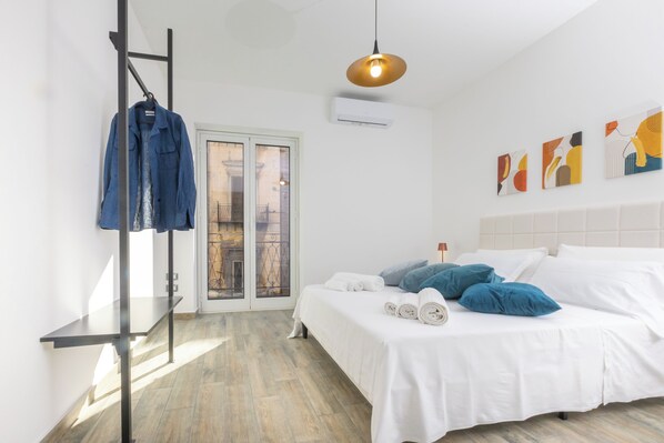 Deluxe Duplex, Balcony, City View | Egyptian cotton sheets, premium bedding, down duvets, cots/infant beds - Aromarìa Palace (Palermo)