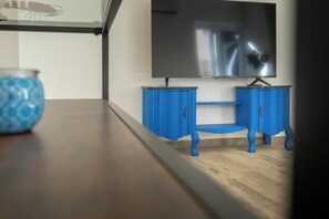 Deluxe Duplex, Balcony, City View | Living area | 50-inch Smart TV with digital channels - Aromarìa Palace (Palermo)