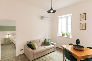 Deluxe Apartment, 1 King Bed with Sofa bed | Living area | 50-inch Smart TV with digital channels - Aromarìa Palace  (Palermo)