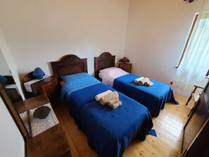 2 habitaciones, tabla de planchar con plancha, wifi y ropa de cama