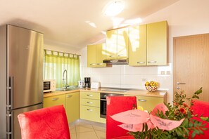 Fridge, microwave, oven, stovetop