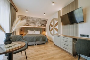 5 bedrooms, iron/ironing board, WiFi, bed sheets