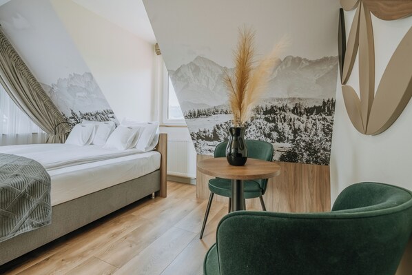 5 bedrooms, iron/ironing board, WiFi, bed sheets
