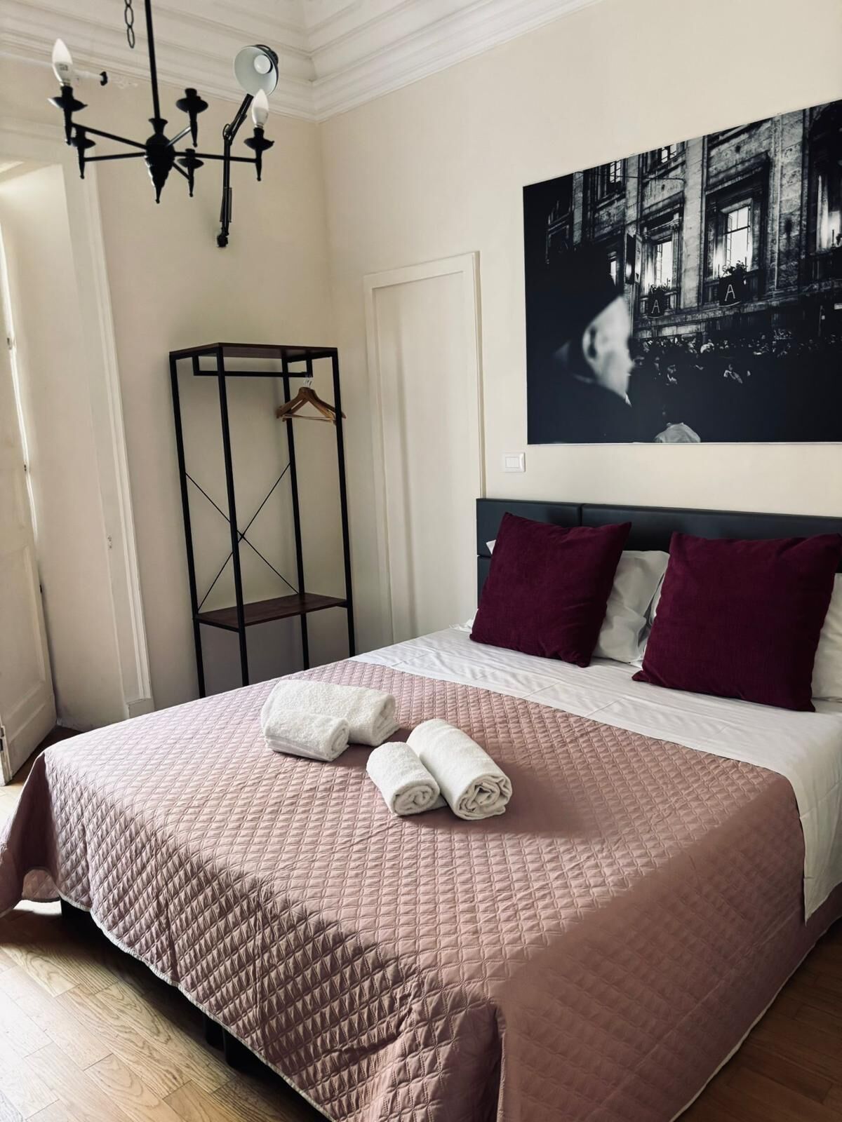 Deluxe-Doppel- oder -Zweibettzimmer | Schreibtisch, Bügeleisen/Bügelbrett, WLAN