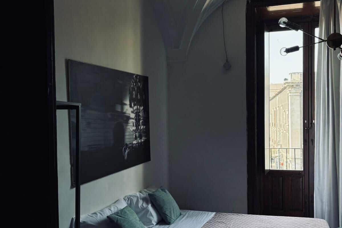 Quarto casal ou duplo superior, vista para a cidade | Escrivaninha, ferros/tábuas de passar roupa, Wi-Fi