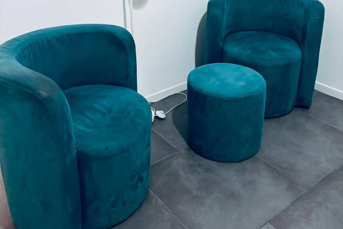 Kamar Double atau Twin Deluks | Meja kerja dan setrika/meja setrika