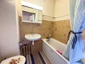 Bathroom - Ski-in apartment in Bernex with balcony and parking (Bernex)