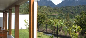 Creole cottage for 4 with terrace and secure parking