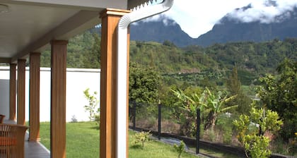 Kreolisches Haus für 4 mit Terrasse und sicherem Parkplatz