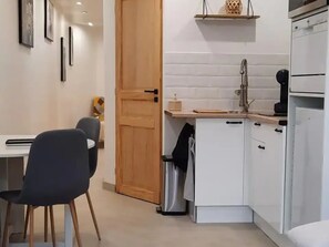 Dining - Cozy downtown Épinal apartment for 2 people (Épinal)