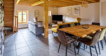 Encantador Dominio para 15 personas, Se Admiten Mascotas, Vista al Campo