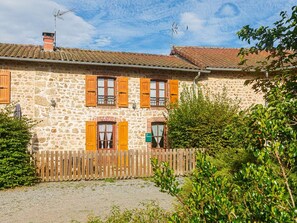 Exterior - Charming estate 2 cottages, 15 people, pets allowed, wifi (Les Salles)