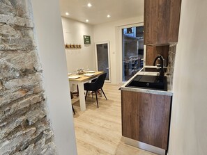 Réfrigérateur, micro-ondes, lave-vaisselle