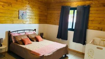 3 bedrooms, free WiFi, bed sheets