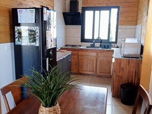 Fridge, microwave