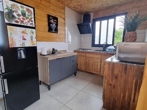 Fridge, microwave