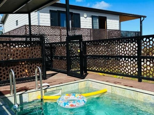 Villa in Le Tampon with Terrace, 3 Bedrooms, Private Parking, Sleeps 6