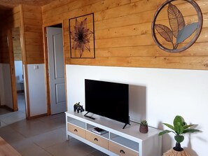 Interior - Villa in Le Tampon with Terrace, 3 Bedrooms, Private Parking, Sleeps 6 (Le Tampon)