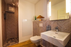 Dusche, Handtücher, Seife, Toilettenpapier