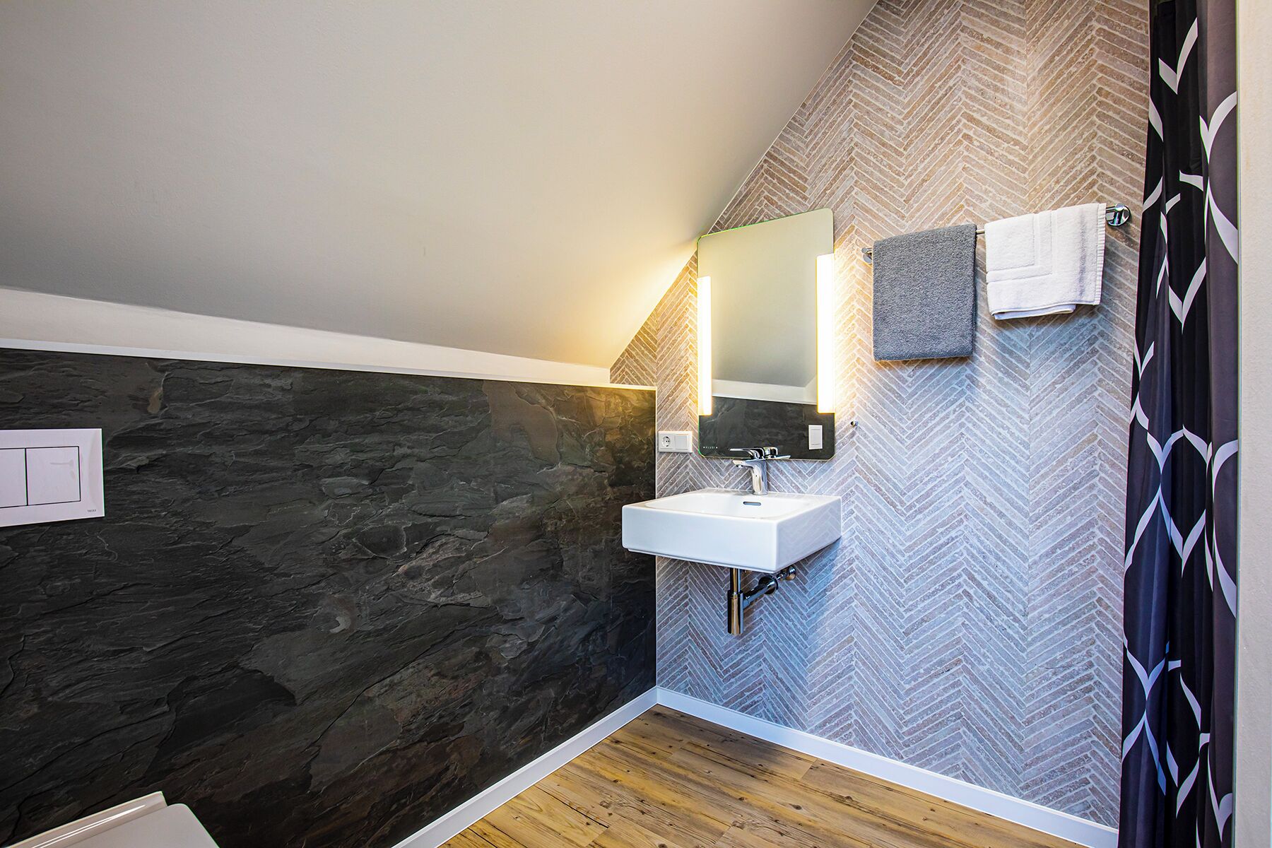 Dusche, Handtücher, Seife, Toilettenpapier