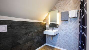 Dusche, Handtücher, Seife, Toilettenpapier
