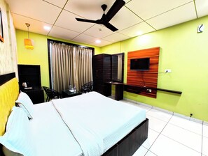 Habitació doble clàssica | Roba de llit hipoal·lergògena, escriptori i wifi gratuïta